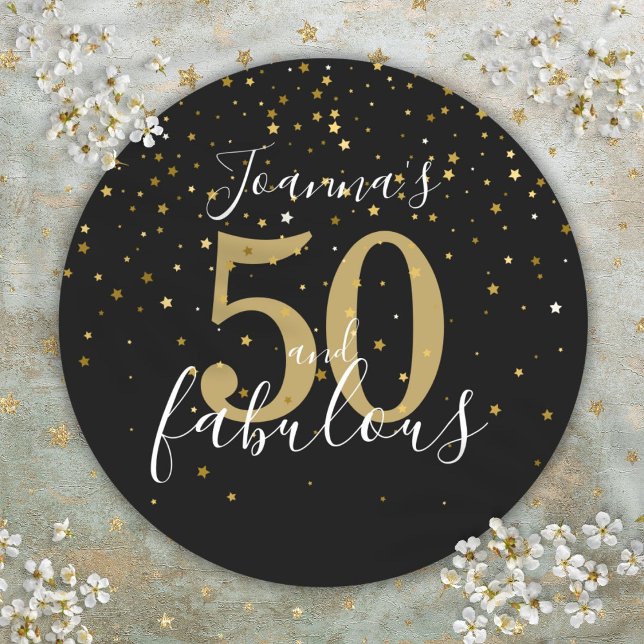 Pegatina Redonda 50 y fabuloso cumpleaños número 50 con guión dorad (50 and Fabulous 50th Birthday Gold Black Script Classic Round Sticker)