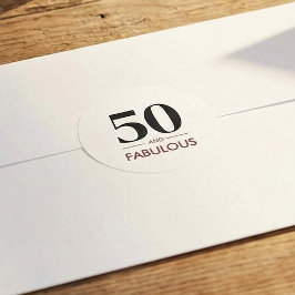 Pegatina Redonda 50 y fabuloso dicho de cumpleaños con vino de cere