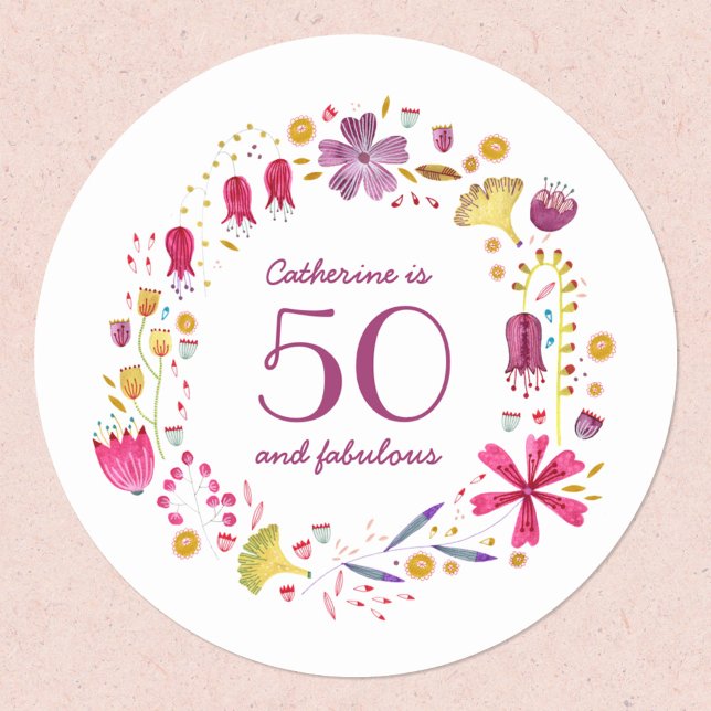 Pegatina Redonda 50 y fabuloso nombre floral acuarela cumpleaños (50 Fifty and fabulous personalized custom text age watercolor flower wreath stickers)