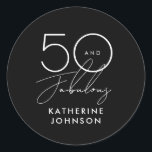 Pegatina Redonda 50 y Fabulous Elegant 50th Birthday Classic<br><div class="desc">Las palabras "50 and Fabulous" se exhiben con elegancia utilizando la tipografía de moda. No dudes en ajustar los colores fácilmente a través del menú de edición para que coincidan con tu esquema preferido. Celebra tu cincuentenario con estilo con este diseño personalizado.</div>