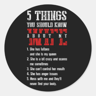 Pegatina Redonda 5 Cosas Que Deberías Saber Sobre Mi Esposa Tienen