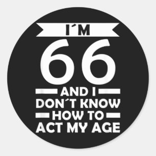 Pegatina Redonda 66 No Sé Cómo Actuar Cumpleaños 66