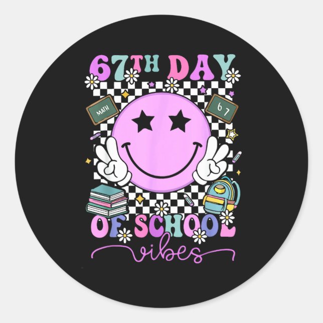 Pegatina Redonda 67th Day Of School Vibes Groovy Retro 100 Days Of  (Anverso)