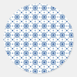 Pegatina Redonda A circular sticker features a repeating blue 