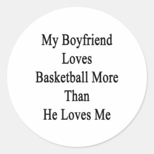 Pegatina Redonda A Mi Novio Le Encanta El Baloncesto Más De Lo Que