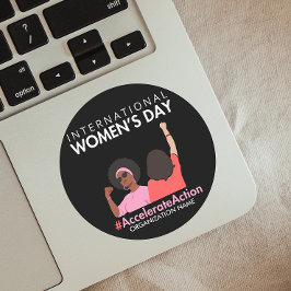 Pegatina Redonda Acelere el Día Internacional de la Mujer 2025