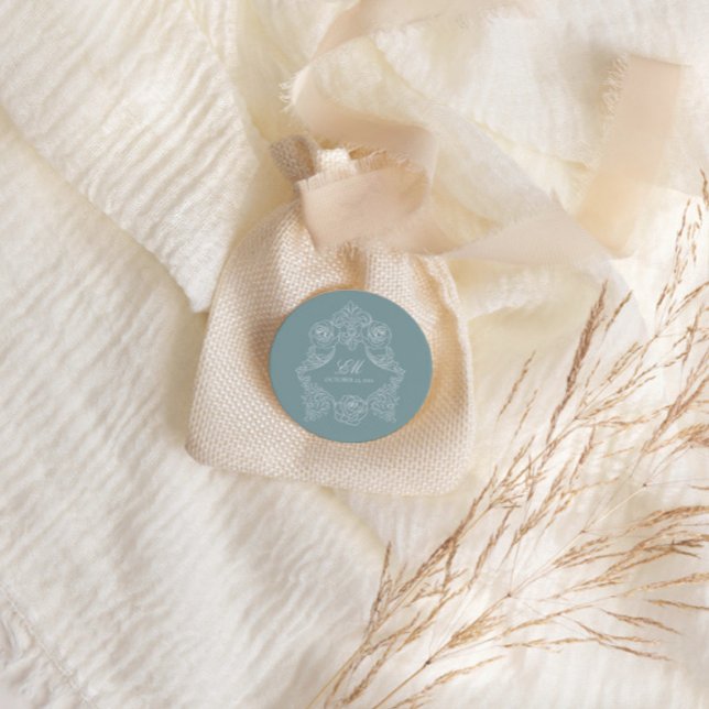 Pegatina Redonda Adorno de cresta de monograma boda azul polvorient (Subido por el creador)