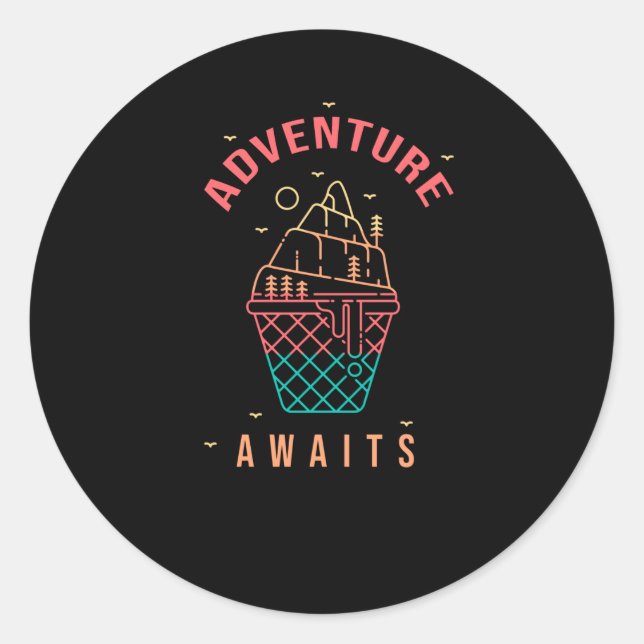 Pegatina Redonda Adventure Awaits (Anverso)