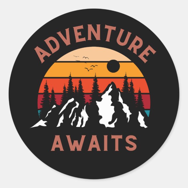 Pegatina Redonda Adventure Awaits (Anverso)
