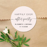 Pegatina Redonda Afortunadamente Después De La Recepción De La Boda<br><div class="desc">Un moderno pegatina rosa claro para tu recepción post boda o invitaciones de fiesta,  favores y correspondencia con "Feliz eterno después del Fiesta" en una mezcla de tipografía simple y escritura a la moda con toques,  tus nombres y fecha.</div>