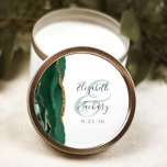 Pegatina Redonda Agate Geode Script Emerald Green Gold Boda<br><div class="desc">Este elegante y moderno pegatina boda presenta un diseño de agate de color verde esmeralda con un falso purpurina de oro. Personalizar fácilmente el texto gris carbón en un fondo blanco, con los nombres de la novia y el novio en caligrafía de escritura a mano sobre un gran ampersand verde....</div>