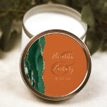 Pegatina Redonda Agate Geode Script Emerald Green Gold Rust Boda<br><div class="desc">Este elegante y moderno pegatina boda presenta un diseño de agate de color verde esmeralda con un falso purpurina de oro. Personalizar fácilmente el texto de color dorado sobre un naranja quemado o fondo rojizo, con los nombres de la novia y el novio en caligrafía de escritura a mano sobre...</div>