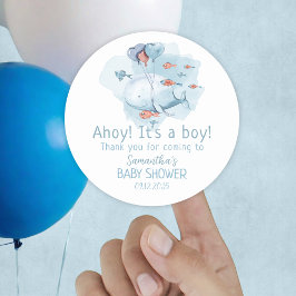 Pegatina Redonda Ahoy es un chico Whale Baby Shower Gracias