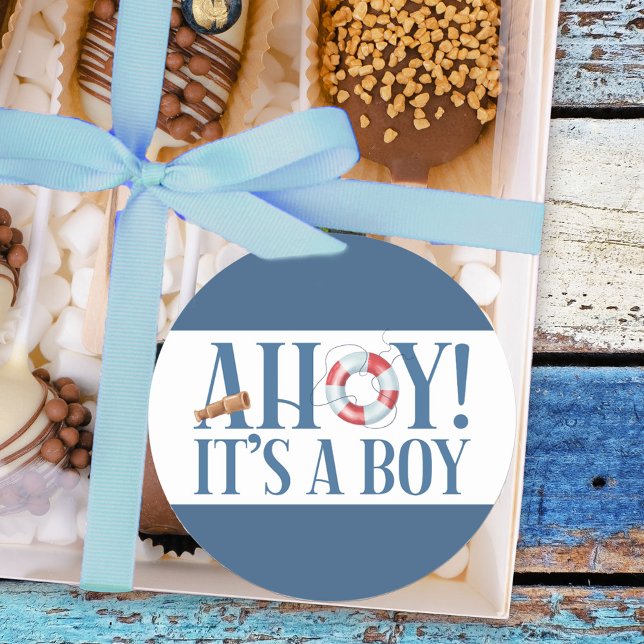 Pegatina Redonda Ahoy es un niño tipografía azul (Boy baby shower stickers from my Happy Whale collection. Message if you need different items.
)