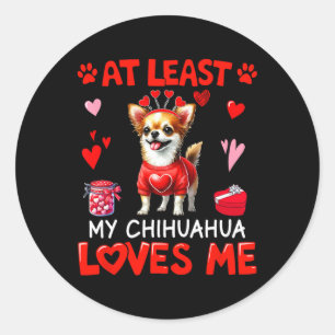 Pegatina Redonda Al menos mi chihuahua me ama en el día de San Vale