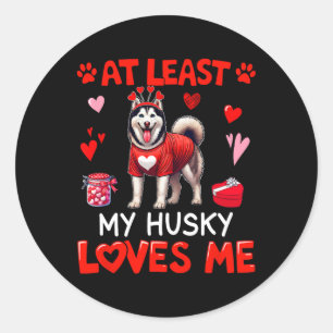 Pegatina Redonda Al menos mi Husky me ama el día de San Valentín so
