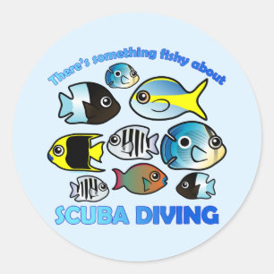 Pegatina Redonda Algo sospechoso sobre Scuba