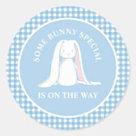 Pegatina Redonda Algunas duchas de bebé de gingham azul Bunny