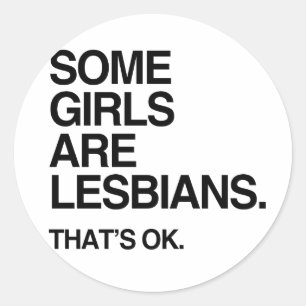 Pegatina Redonda ALGUNOS CHICAS SON LESBIANOS -.png