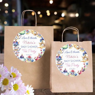 Pegatina Redonda Alicia en la fiesta del té de bebé de maravilla