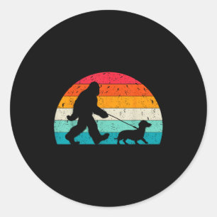 Pegatina Redonda Amante Retro Sasquatch Doxie Perro Wiener Caminant