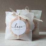 Pegatina Redonda Amar la caligrafía moderna Boda Favor de la Ruina<br><div class="desc">Pegatina Favor Amor con caligrafía moderna para la Bolsa de Bienvenida Boda. El diseño presenta un diseño de texto de script de estilo moderno. Para realizar cambios avanzados,  seleccione la opción "Hacer clic para más personalizares" en Personalizar esta plantilla.</div>