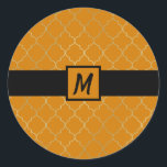 Pegatina Redonda Amarillo Dorado Turmérico Monograma de Cuatrefoil<br><div class="desc">etiqueta</div>