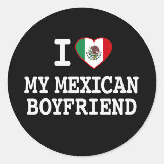 Pegatina Redonda Amo a mi novio mexicano con bandera del corazón