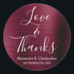 Pegatina Redonda Amor y agradecimiento de los Bodas de Borgoña<br><div class="desc">Morado de Borgoña - Cranberry Marsala y la tipografía blanca Script Faux Faux Metalizado Metallic Elegant Love and Gracias - Gracias Favor Pegatina que se puede usar como Sello para sobres. Este pegatina se puede personalizar para incluir su nombre y fecha de boda. Este pegatina forma parte de una colección...</div>