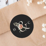 Pegatina Redonda Ampersor floral y elegante matrimonio monograma ne<br><div class="desc">El elegante pegatina de bodas cuenta con una ampersa adornada con flores pintadas de acuarela en blanco,  verde y terracota,  con sus iniciales. Para una personalización más avanzada de este diseño,  haga clic en el BOTÓN HERRAMIENTA DE DISEÑO AZUL de arriba. También están disponibles los elementos coincidentes.</div>