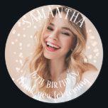 Pegatina Redonda Añadir su propia foto personalizada 16th Birthday<br><div class="desc">Mira a estos pegatinas geniales para la fiesta de cumpleaños de tu hijo o hija. Cuentan con un lindo texto y una imagen personalizables. Perfecto para invitaciones y golosinas de bolsos fiestas.</div>