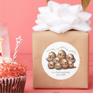 Pegatina Redonda Anglin Adorable para 8 Pangolines Cuddling