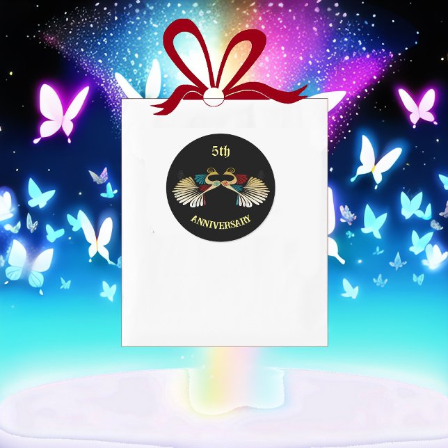 Pegatina Redonda Aniversario de los pavos reales dorados Arte popul (Anniversary Golden Peacocks Decorative Folk Art Classic Round Sticker)