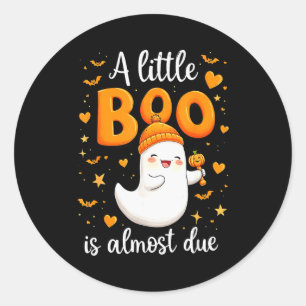 Pegatina Redonda Anuncio de Embarazo de Halloween Un Pequeño Boo Es