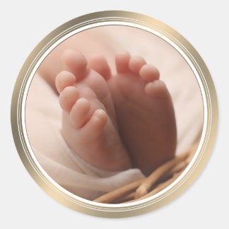 Pegatina Redonda Anuncio de nacimiento nuevo bebé pies diminutos Se