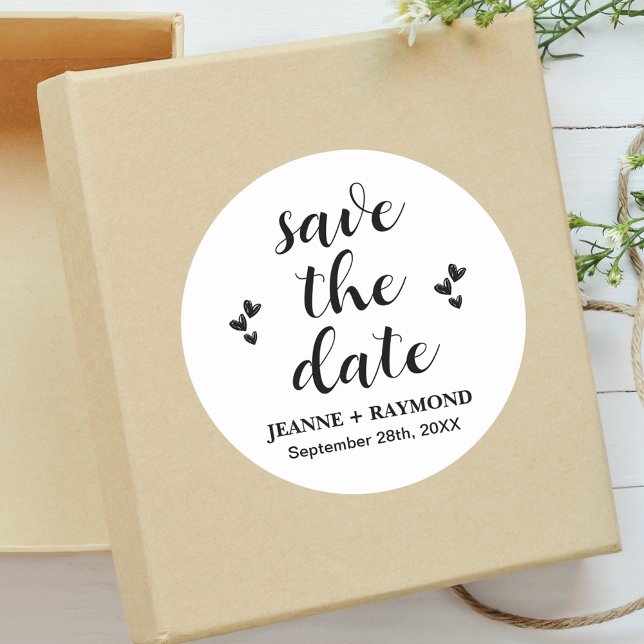 Pegatina Redonda Anuncio moderno de boda para guardar la fecha (Modern save the date round sticker adds clean elegant style to wedding announcements.)