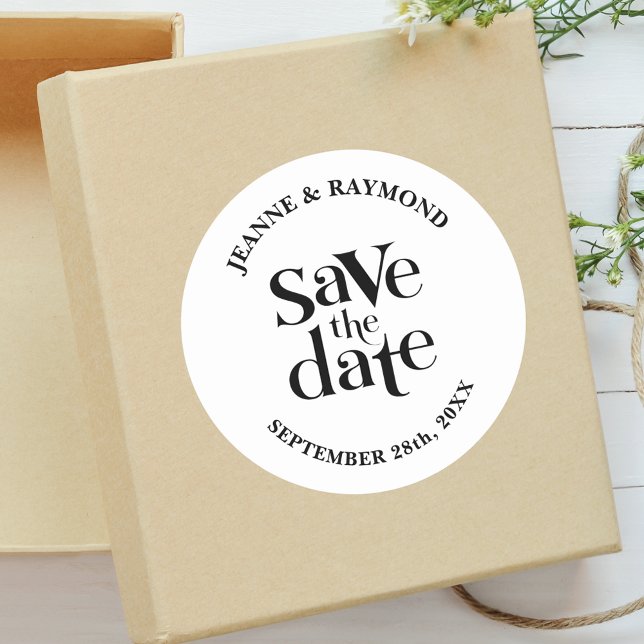 Pegatina Redonda Anuncio moderno de boda para guardar la fecha (Wedding announcement sticker brings timeless beauty to special event mail.)