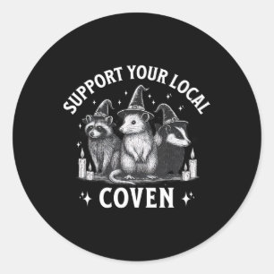 Pegatina Redonda Apoya a tu coven local Mapache Zarigüeya Mofeta Ha