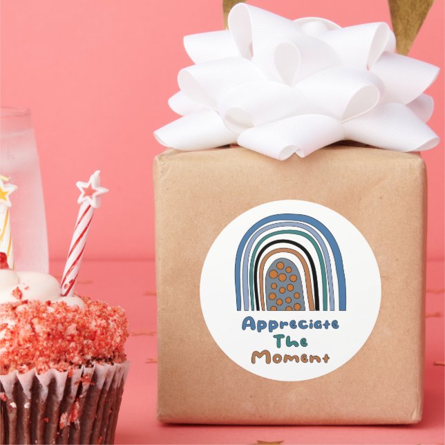 Pegatina Redonda Apreciar el momento motivacional del arco iris boh (Fiesta)