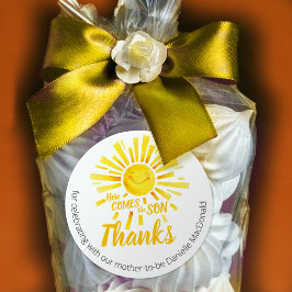 Pegatina Redonda Aquí viene el hijo solárium amarillo con ducha de