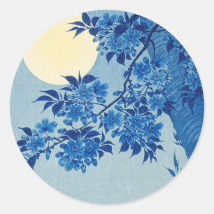 Pegatina Redonda Árbol azul bajo la luz de la luna: noche de flor d