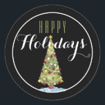 Pegatina Redonda Árbol de Navidad con decoraciones Feliz Navidad<br><div class="desc">Árbol de Navidad con diseño de decoraciones con un saludo de Feliz Navidad en blanco. Excelente para envolver regalos,  sellar sobres,  adjuntar etiquetas a un paquete o poner en tus hijos bolsas de almuerzo!!</div>