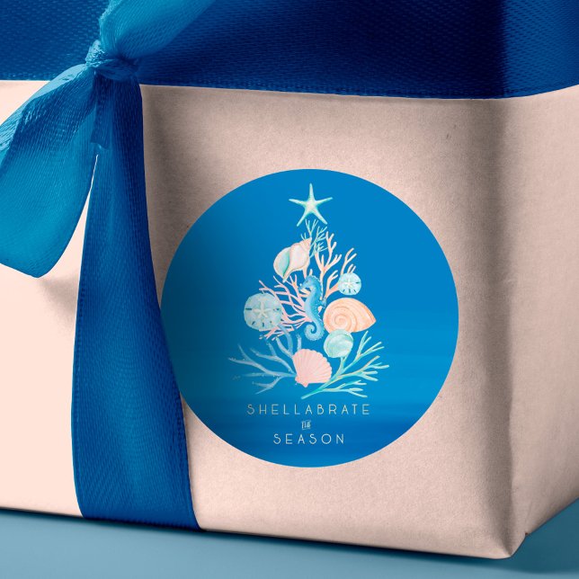 Pegatina Redonda Árbol de Navidad de la Playa de las Aguas Marinas  (Coastal Ocean Beach Seashell Christmas Tree Classic Round Sticker)