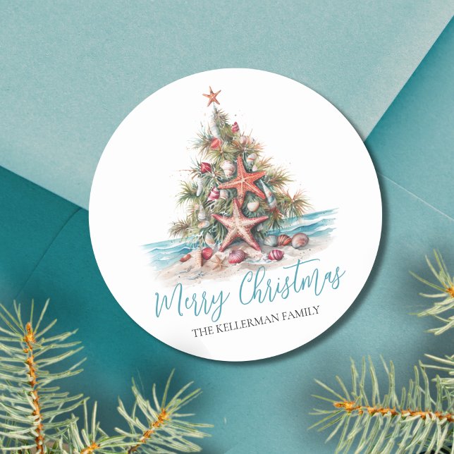 Pegatina Redonda Árbol de Navidad de Playa Alegre (Happy Holidays Beach Christmas Tree Classic Round Sticker)