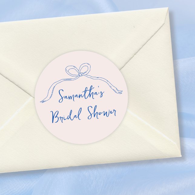 Pegatina Redonda Arco Dibujado a Mano Algo Azul Despedida de Solter (Bow Hand Drawn Something Blue Bridal Shower Classic Round Sticker)