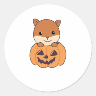 Pegatina Redonda Ardilla En Calabaza Dulces Animales Felices Hallow