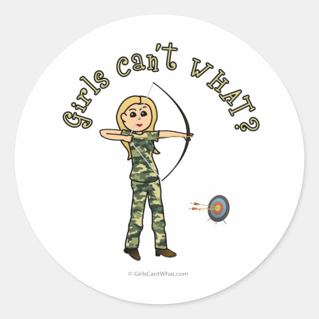 Pegatina Redonda Arquetería femenina de rubia en camuflaje (Anverso)