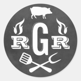 Pegatina Redonda Asado de Cerdo en Pizarra Rústica Monograma BBQ