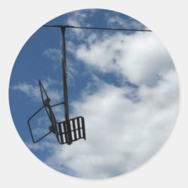 Pegatina Redonda Ascensor de esquí y cielo