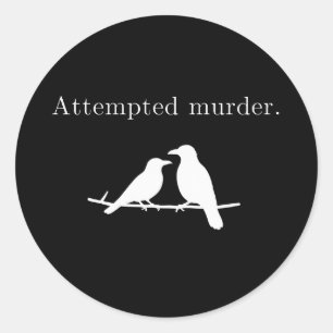 Pegatina Redonda Asesinato Intentado Cuervo Pun Humor Oscuro Minima